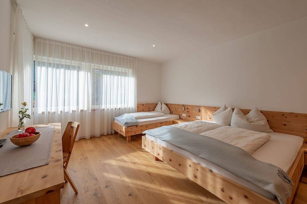 Ganze Wohnung, Moosbichlerhof Apartment 95 qm, 2 Schlafzimmer,2 Bäder, Pool, Meran Card. in Marling, Ortleralpen