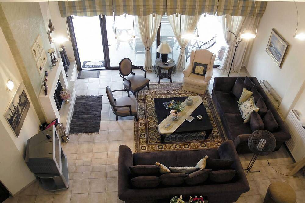 Awesome home in Kamena Vourla in Phtiotis region