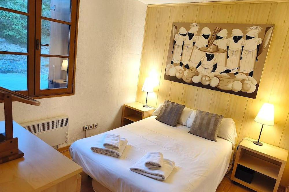 Appartement entier, Studio 2 ch. Piscine, Vues Cadí, Salle de Sport et Aire de Jeux in Enveitg, Parc naturel régional des Pyrénées catalanes