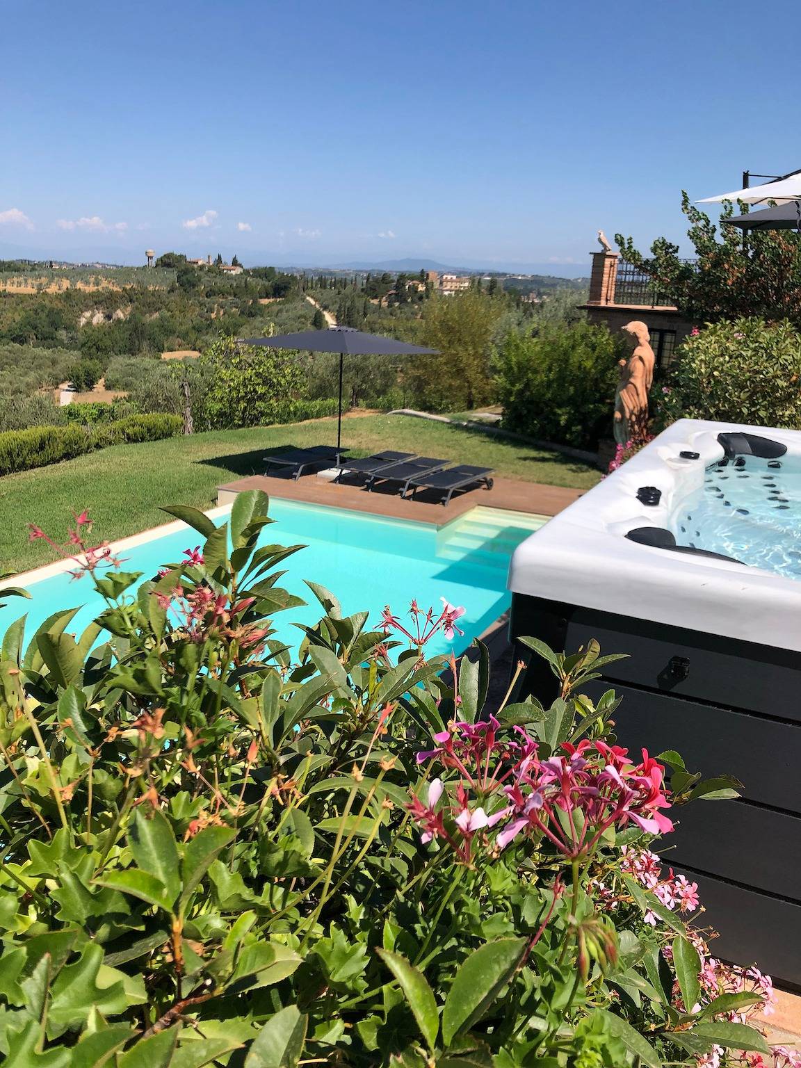 "Villa Bellavista" con piscina privata, idromassaggio privato e Wi-Fi in Certaldo, Chianti