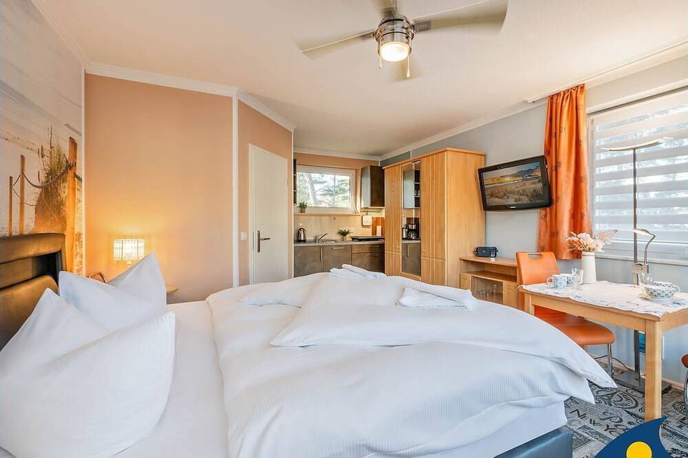 Ganze Wohnung, Haus Kiefernduene Balkonstudio rechts - + Balkonstudio rechts in Drei Kaiserbäder, Heringsdorf
