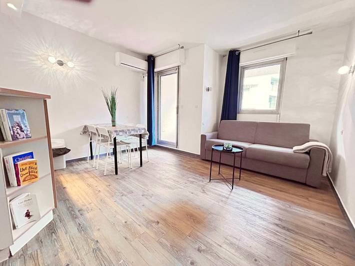 Gîte pour 4 personnes, avec terrasse, animaux acceptés dans Plage Beau Rivage Saint Raphael