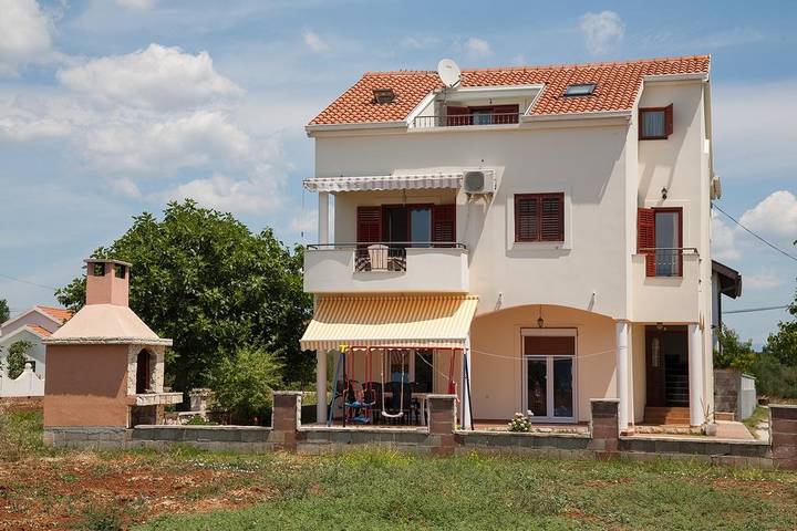Ferienwohnung für 6 Personen, mit Balkon/Terrasse in Sukosan - 2