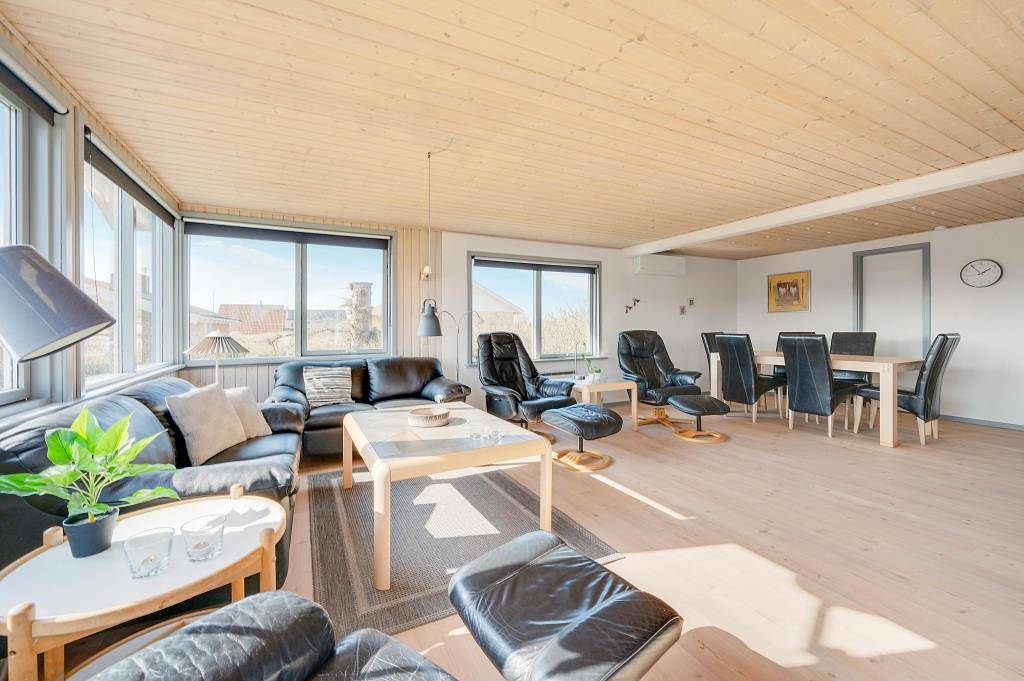 Holiday home with hot tub and sauna in peaceful location in Nørre Lyngvig, Hvide Sande