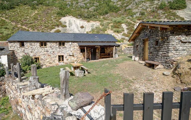Casa rural para 5 personas, con vistas además de vistas al lago y jardín, Se admiten mascotas en Babia (León) - 4