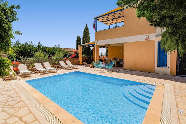 Villa pour 7 personnes dans Mparmpati
