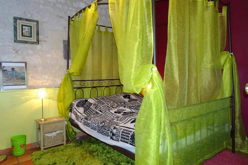Gîte de charme avec piscine et sauna en Touraine, proche Châteaux de la Loire et Futuroscope in Civray-sur-Esves, Région de Loches
