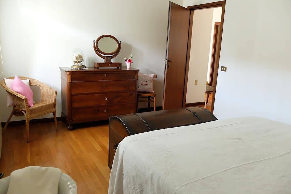 Ganze Wohnung, Haus mit Seeblick und am Waldrand auf dem Lovere Hügel in Lovere, Iseosee