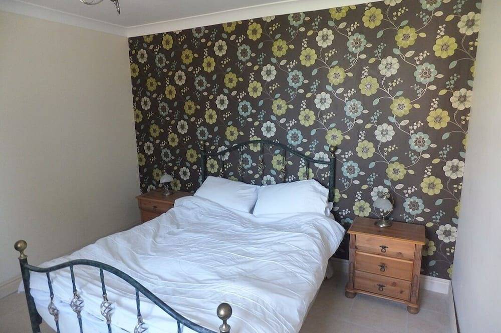 Large House Between Talmont And Mortagne Sur Gironde With Views On Estuary in Chenac-Saint-Seurin-d'Uzet, Saintes region