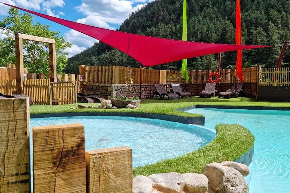 Mobile home with terrace for 4 people in Meyrueis in Meyrueis, Cévennes