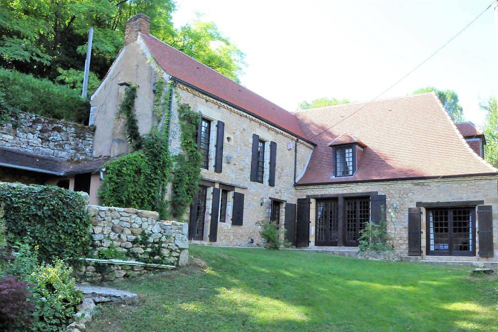 La Source de Piot, luxury villa without a view and in an oasis of peace. in Les Eyzies, Périgord Noir