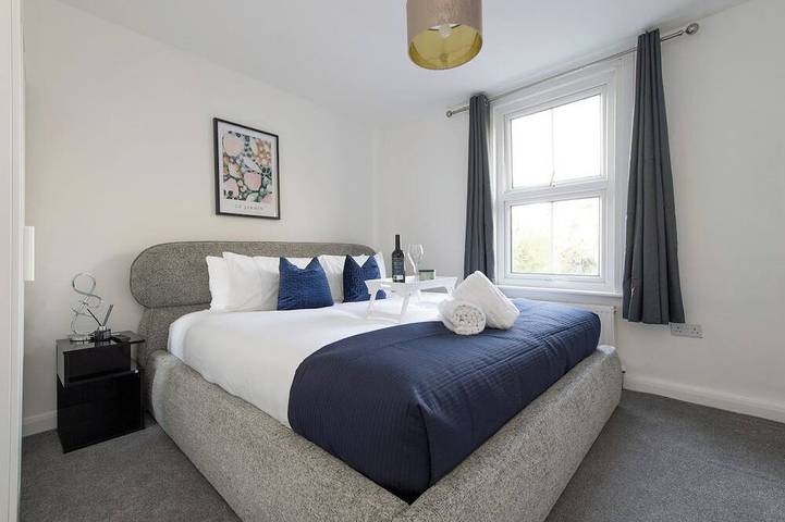 4-bed Maidstone House Sleeps 8 | Near East Station in Kent