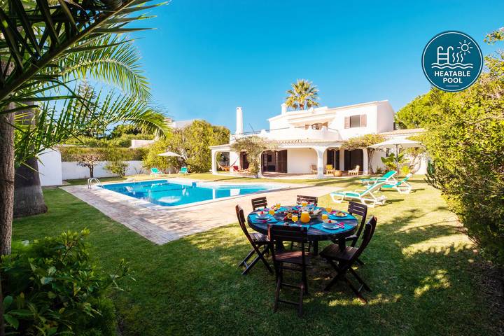 Location de vacances pour 14 personnes, avec Balcon ainsi que Terrasse et Jardin dans Galé