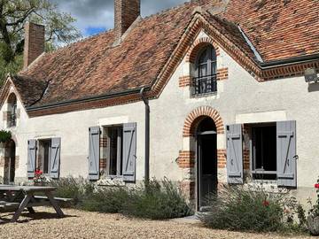 Gîte pour 5 personnes, avec vue sur le lac ainsi que vue et jardin à Fontaines-en-Sologne