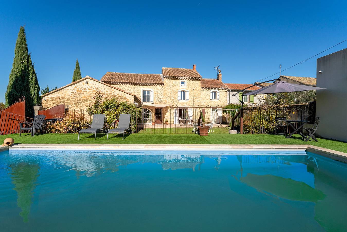 Villa « Piscine Jacuzzi » avec piscine privée, Wi-Fi et climatisation in Camaret-sur-Aigues, Vaucluse