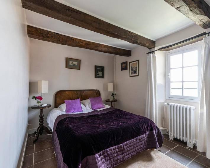 Chambre d’hôte pour 2 personnes, avec piscine ainsi que vue et jardin, animaux acceptés à Puycelsi