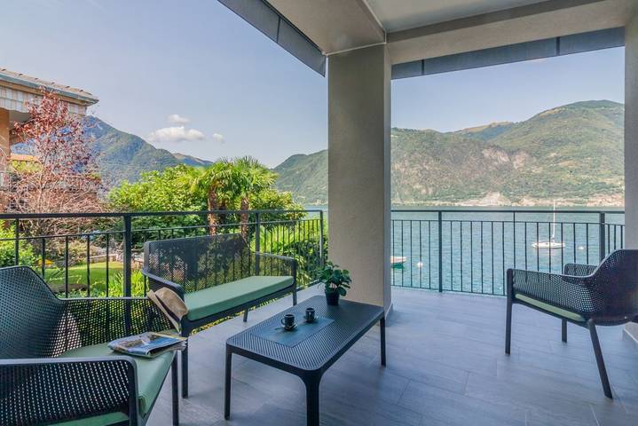 Appartement de vacances pour 2 personnes, avec Balcon/Terrasse et Jardin ainsi que Piscine et Vue sur le lac à Lezzeno