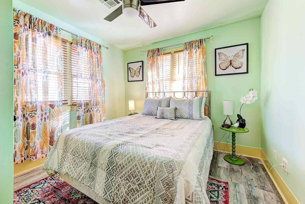 Canary Cottage-brighten your stay-central Nw Okc in Oklahoma City, Oklahoma County