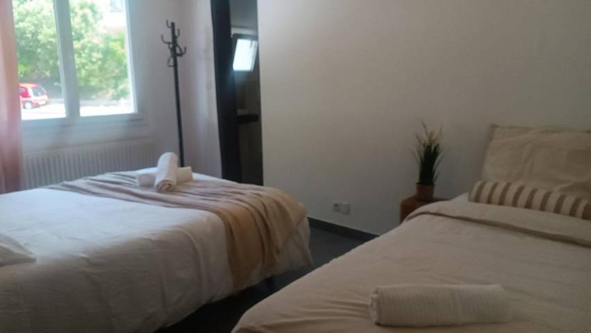 Hôtel pour 2 personnes, avec vue ainsi que vue sur le lac et balcon dans Plage Moutchic - 3