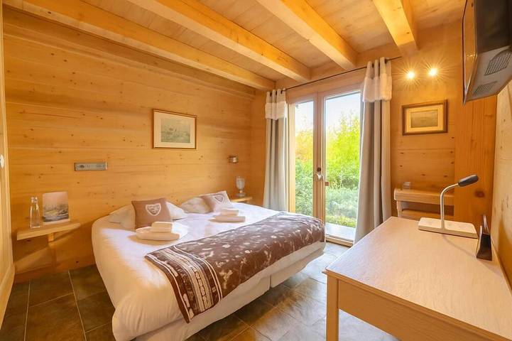 Luxury Chalet Pool & Jacuzzi near Megeve, Cordon, France in Sallanches, Pays du Mont-Blanc