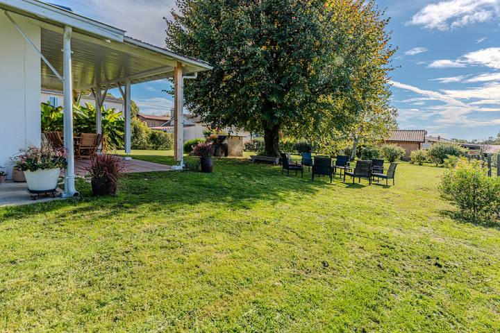 Location de vacances pour 10 personnes, avec jardin à Salles - 2