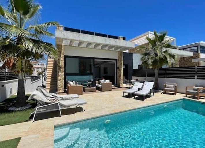 Casa rural para 10 personas, con jardín además de vistas y piscina, Familias con niños en Torrevieja - 2