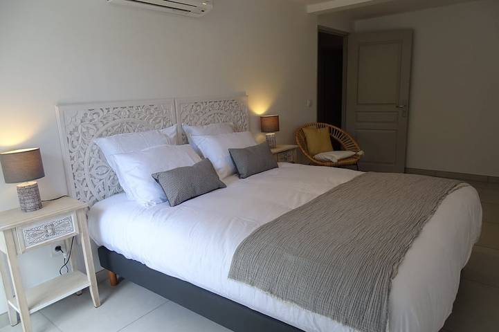 Location de vacances pour 2 personnes, avec terrasse ainsi que jacuzzi et jardin à Le Bar-sur-Loup - 2