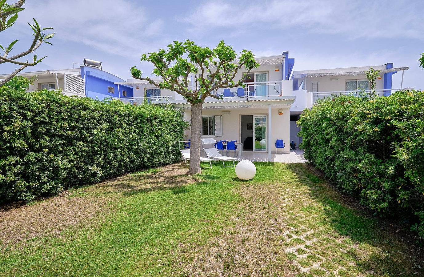 Entire apartment, Maestrale, holiday home with garden 100 meters from the sea in Ragusa, Ragusa Province