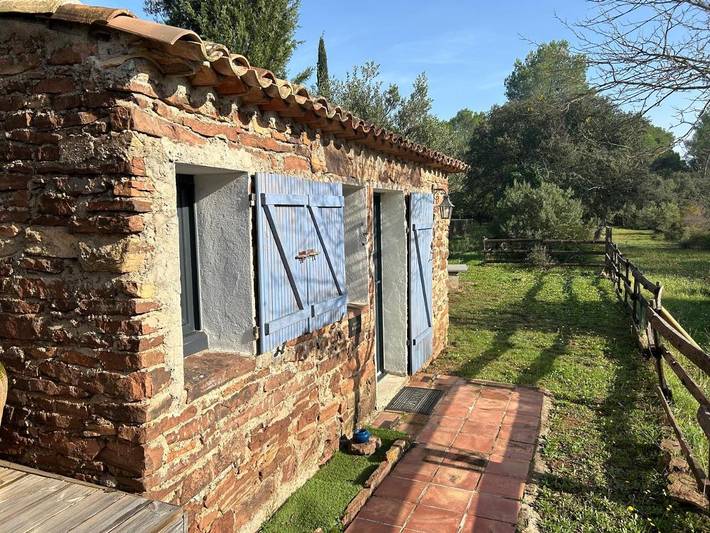 Location de vacances pour 2 personnes, avec piscine ainsi que jardin et vue, animaux acceptés à Le Cannet-des-Maures - 3