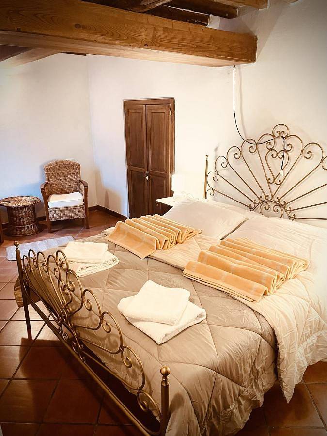 Double Room with Private Bathroom in Gallicano, Garfagnana
