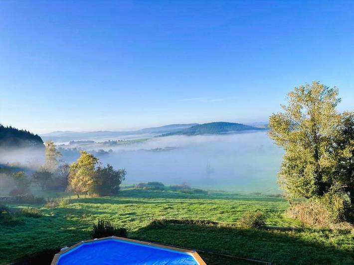 Location de vacances pour 14 personnes, avec vue ainsi que piscine et jardin à Beaubery - 4