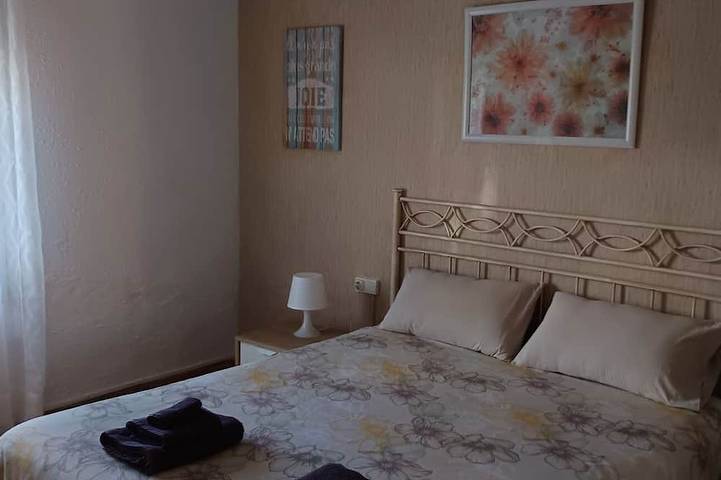El Almazán. Casa tranquila con patio interior, próxima al centro y a las rutas. in Buñol, Provincia de Valencia