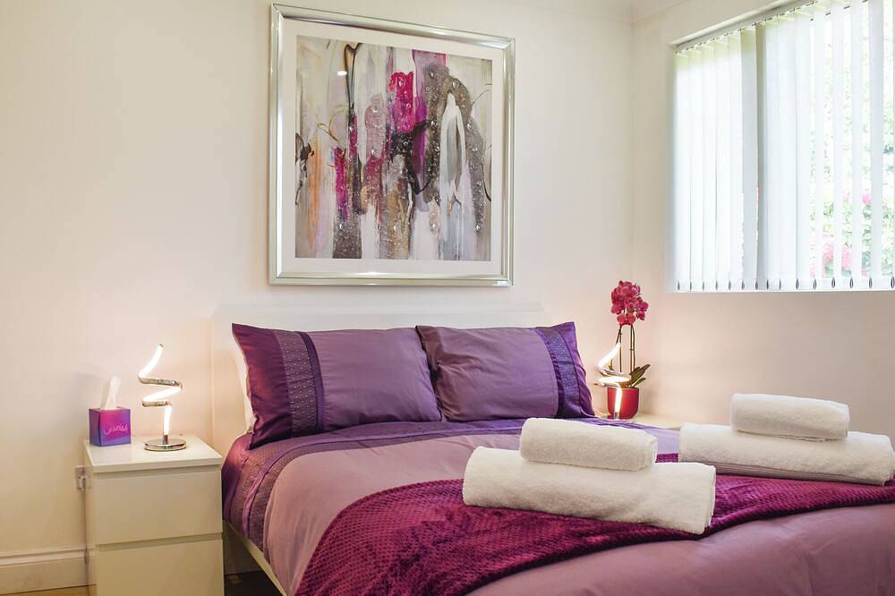 A beautiful bungalow overlooking the coastal town of Llanelli. in Llanelli, Carmarthenshire