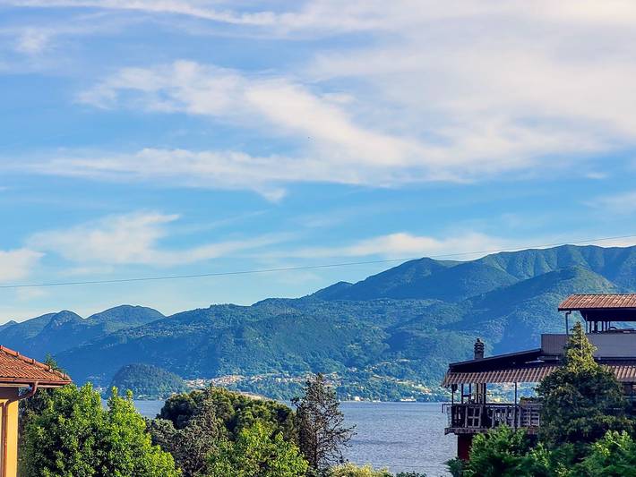 Ferienwohnung für 4 Personen, mit Balkon/Terrasse und Terrasse sowie Garten und Seeblick in Comune di San Siro