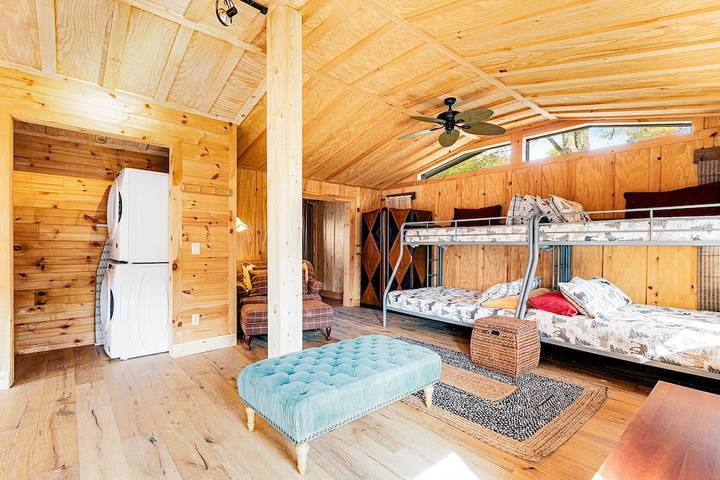 Vacation house for 10 people, with yard and hot tub as well as terrace, with pets in Sugar Mountain
