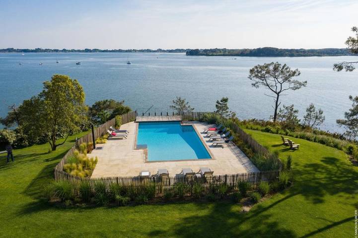 Maison d’hôte pour 4 personnes, avec Balcon et Jacuzzi ainsi que Terrasse et Jardin