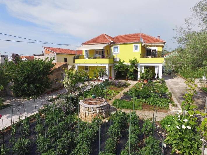Ferienwohnung für 3 Personen, mit Garten und Ausblick