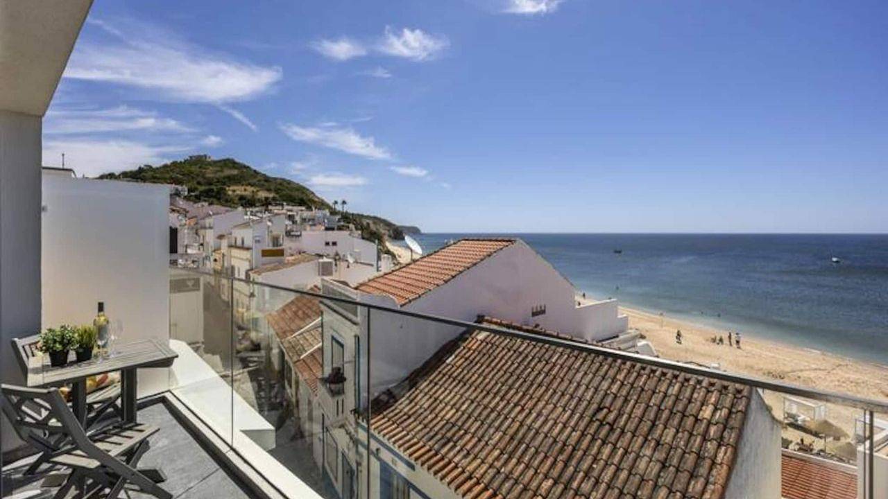 Ganze Ferienwohnung, Ferienwohnung für 6 Personen (90 m²) in Praia da Salema in Praia da Salema, Naturpark Südwest-Alentejo und Costa Vicentina