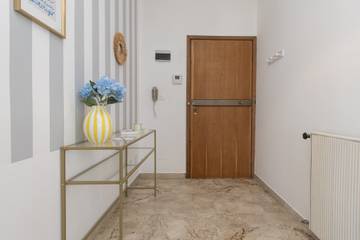 Vacation Rental for 6 Guests in Rimini, Adriatic Coast Emilia-Romagna, Picture 1