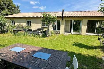 Gîte pour 10 personnes, avec jardin à Concoules