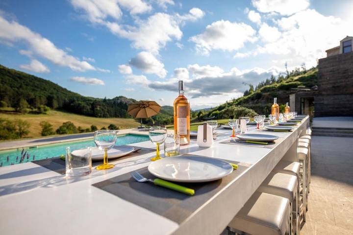 Location de vacances pour 26 personnes, avec vue ainsi que piscine et jardin, animaux acceptés à Rieussec - 2