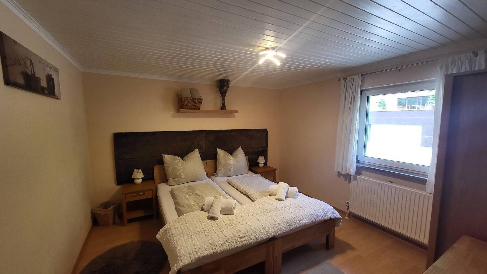 Ganze Ferienwohnung, Geräumig ausgelegte Ferienwohnung in der oberen Etage mit Bergblick vom privaten Balkon in Bruck an der Glocknerstraße, Pinzgau