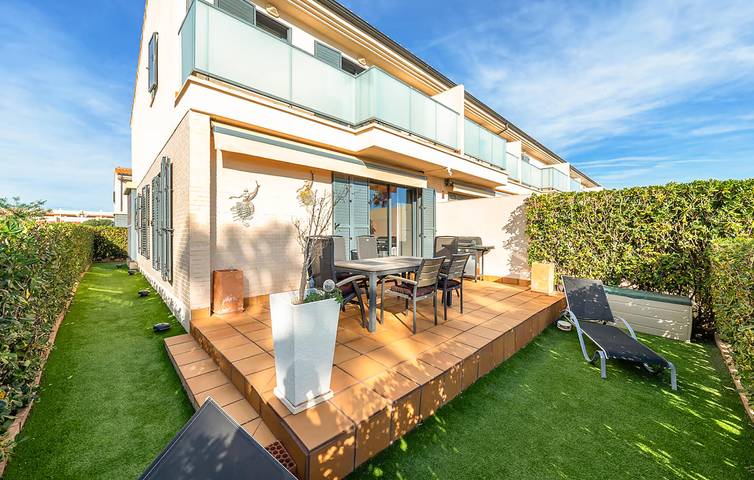 Apartamento para 6 personas, con piscina además de terraza y jardín en San Jorge