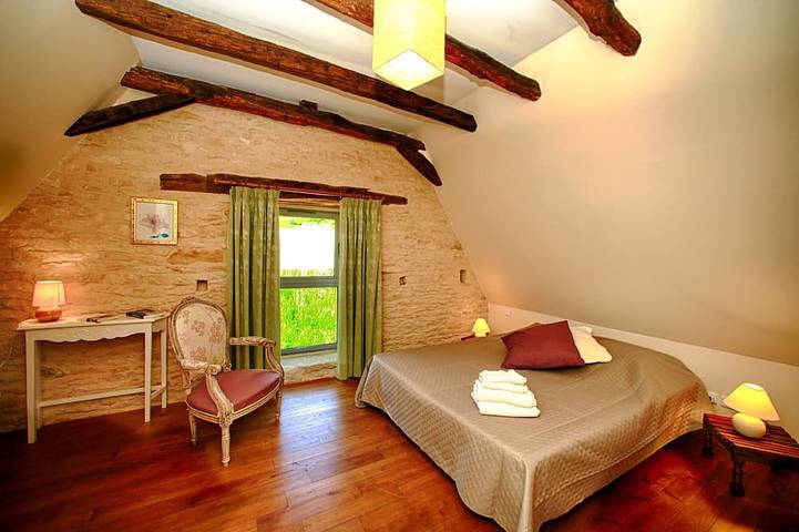 Location de vacances pour 6 personnes, avec terrasse et jardin à La Chapelle-Aubareil - 4