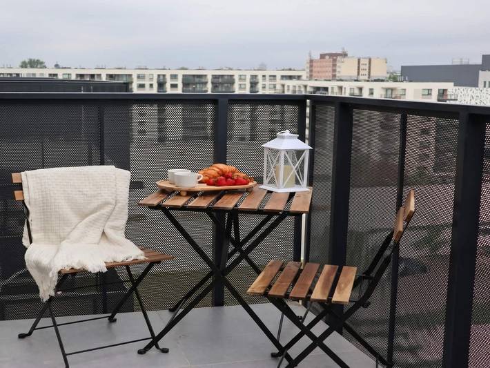 Cały apartament, Jasny apartament dla 4 osób z balkonem w Łodzi in Łódź, Województwo łódzkie