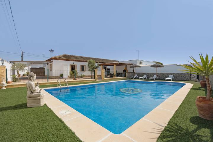 Casa rural para 6 personas, con jardín, Se admiten mascotas en Chiclana de la Frontera