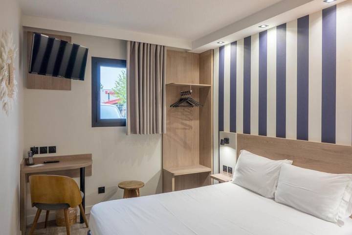 Hôtel pour 2 personnes, avec terrasse à Saran - 2