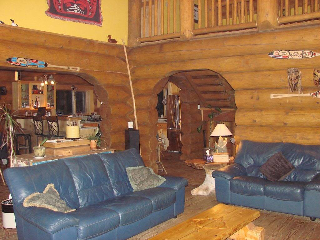 Log Home, eine spektakuläre Aussicht, in einer Gegend, umgeben von Seen in Sunshine Coast Regional District