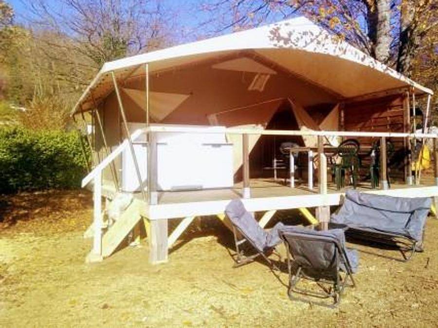 Camping maeva Escapades Coeur d'Ardèche - Tienda de lona y madera 5 personas - Pequeño Lodge 20m² (2 habitaciones) sin sanitarios 5 pers in Saint-Vincent-de-Durfort, Parc naturel régional des Monts d'Ardèche