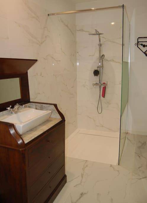 Location de vacances pour 10 personnes, avec jardin ainsi que piscine et vue à Saint-Médard-d'Excideuil - 2